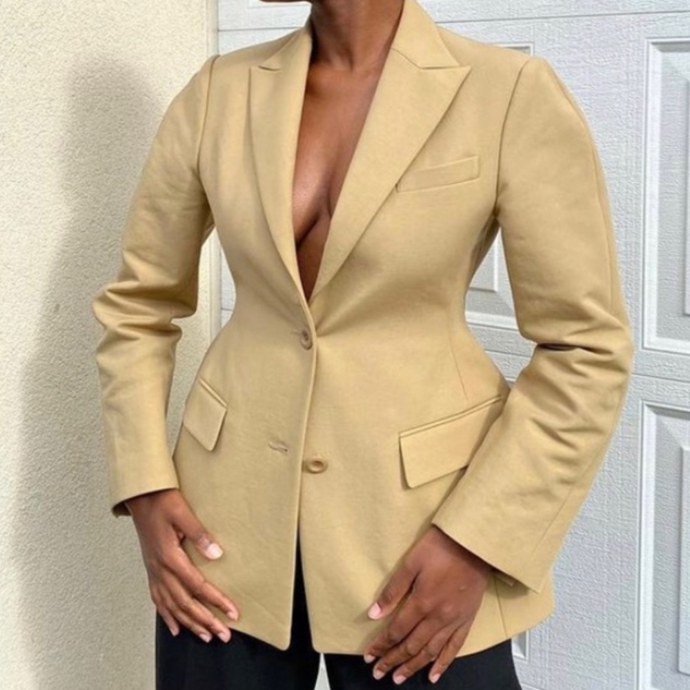 The Frankie Shop Colette hourglass blazer in Desert Taupe